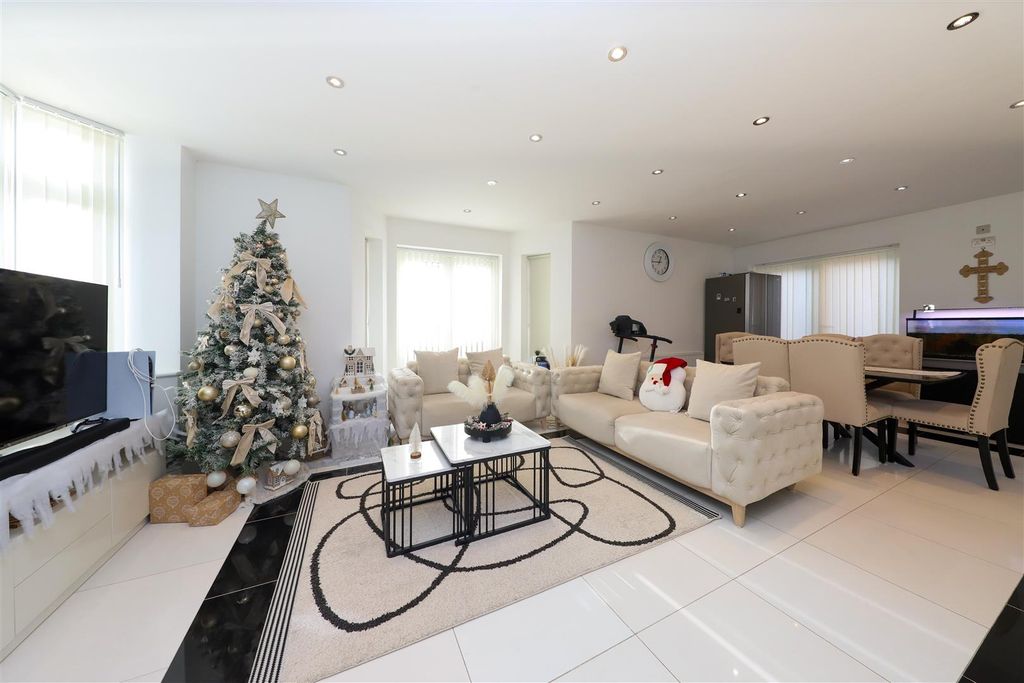 Property photo 2 of 14 Living Room