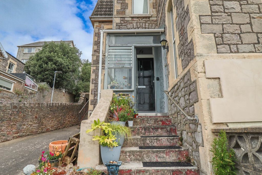 Property photo 2 of 22