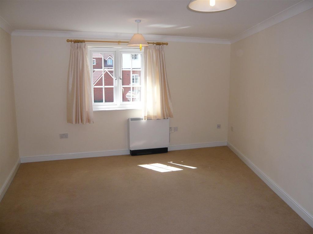 Property photo 3 of 5 54 Amethyst Drive Livingorom.Jpg