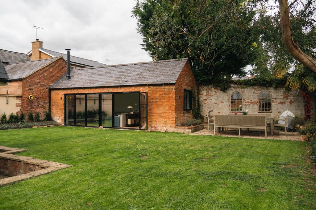 Property photo 2 of 57