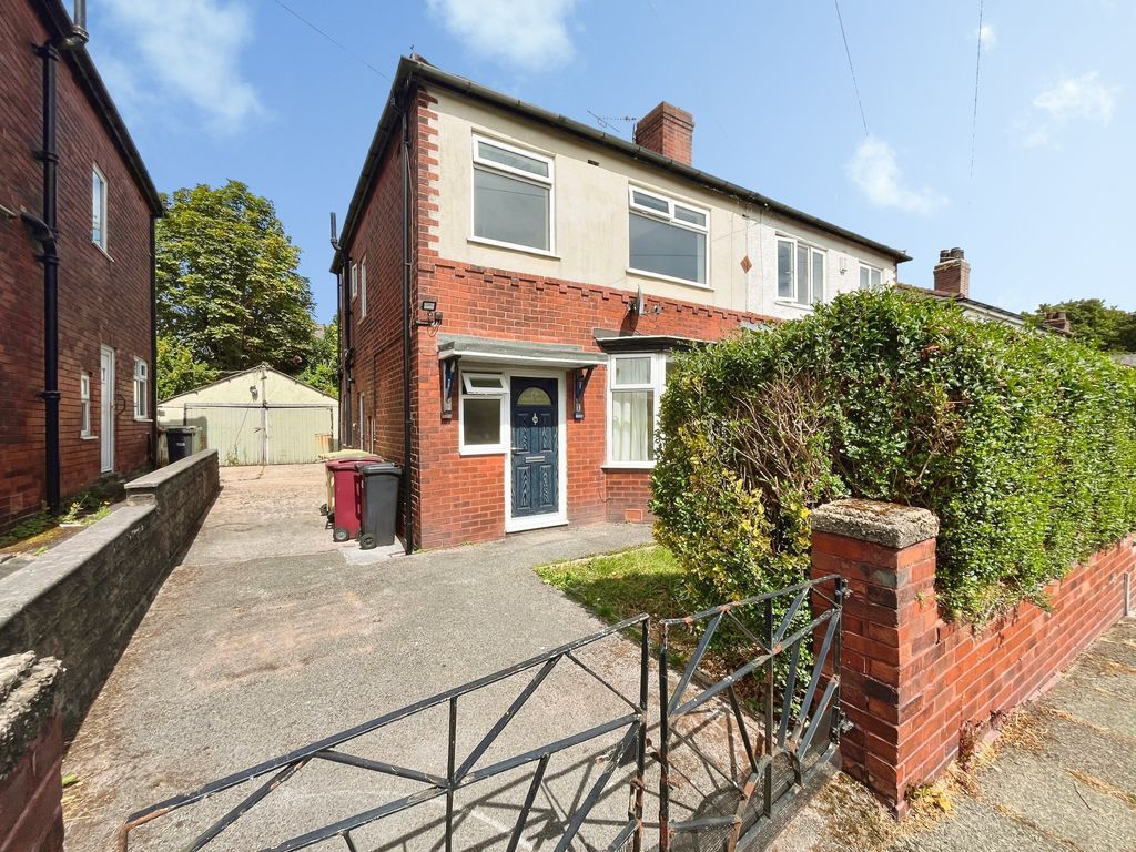 Property photo 1 of 16 External