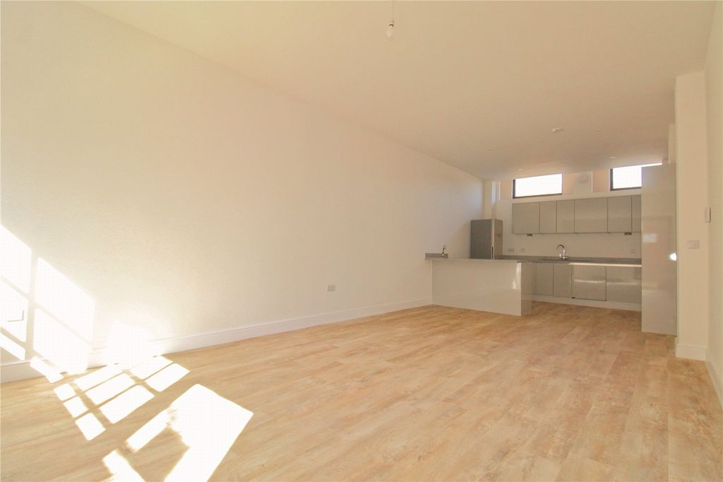 Property photo 3 of 27 Picture No. 11