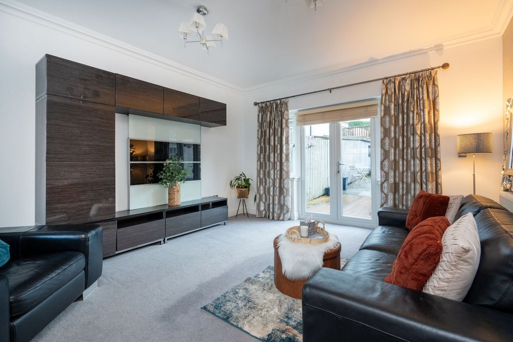 Property photo 2 of 33