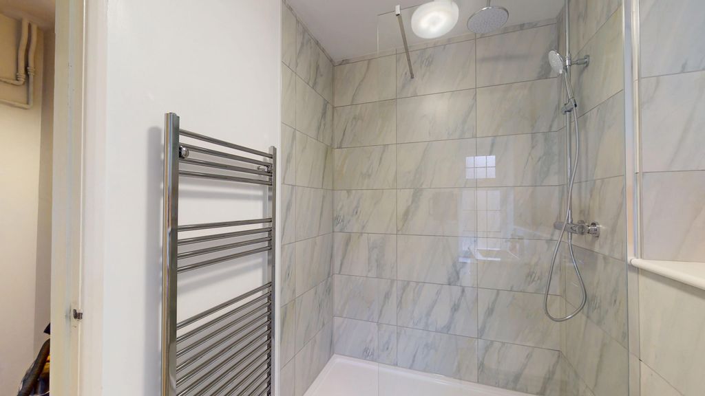 Property photo 3 of 16 Bathroom