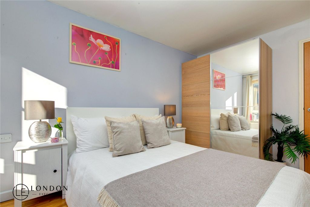 Property photo 1 of 18 Bedroom