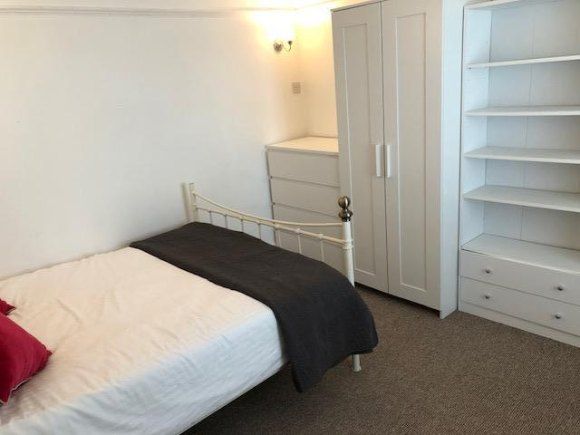 Property photo 3 of 13 Bedroom Photo 3