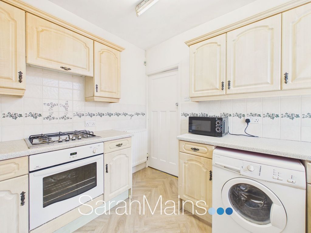 Property photo 3 of 12 Kitchen