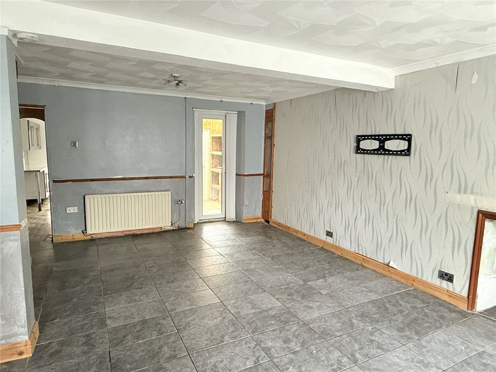 Property photo 2 of 17 Picture No. 16