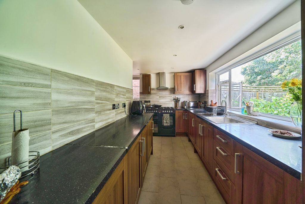 Property photo 3 of 20 Kitchen