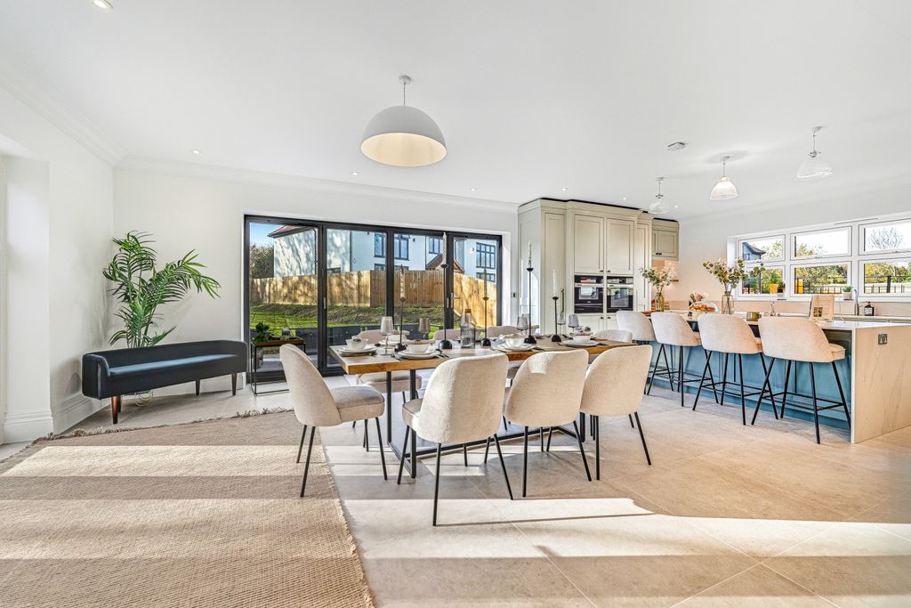 Property photo 2 of 34 Gallery