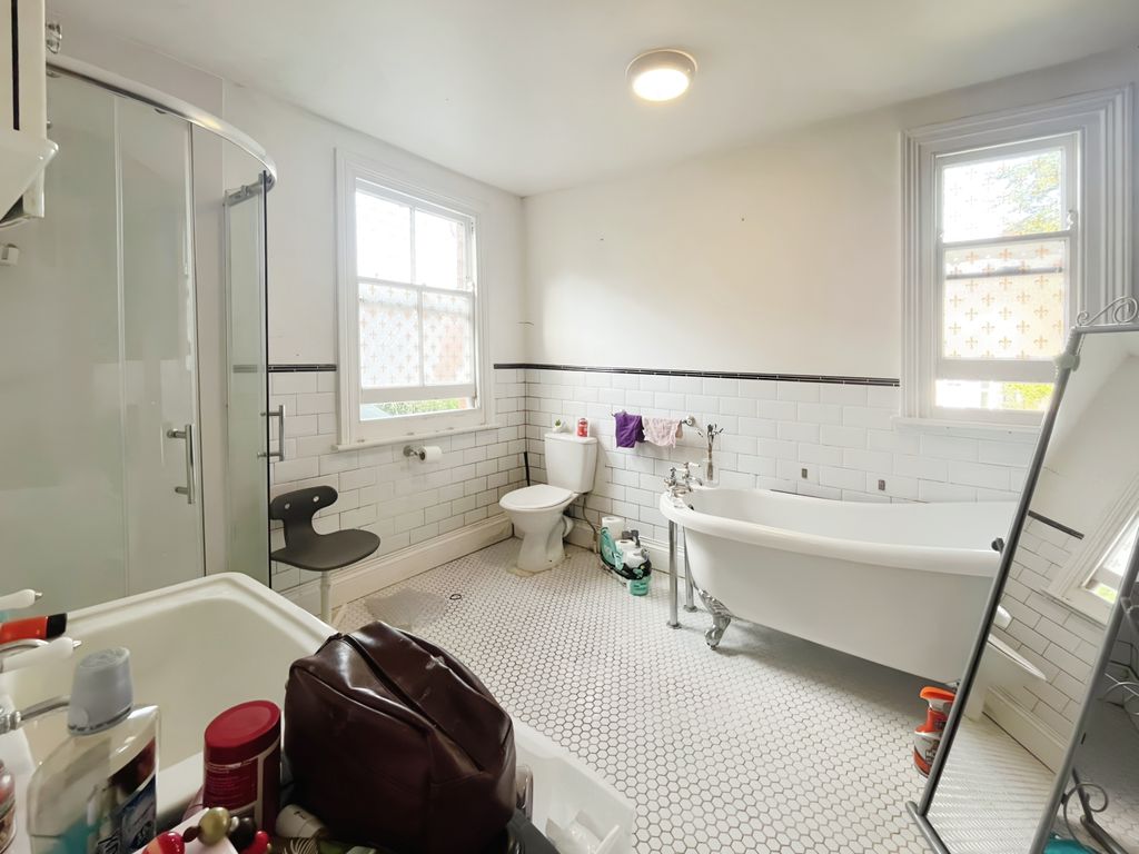 Property photo 3 of 18