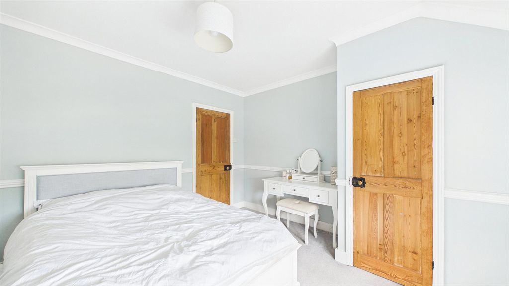 Additional image 12 of 3 bed semi-detached house for saleLightwater, Surrey GU18