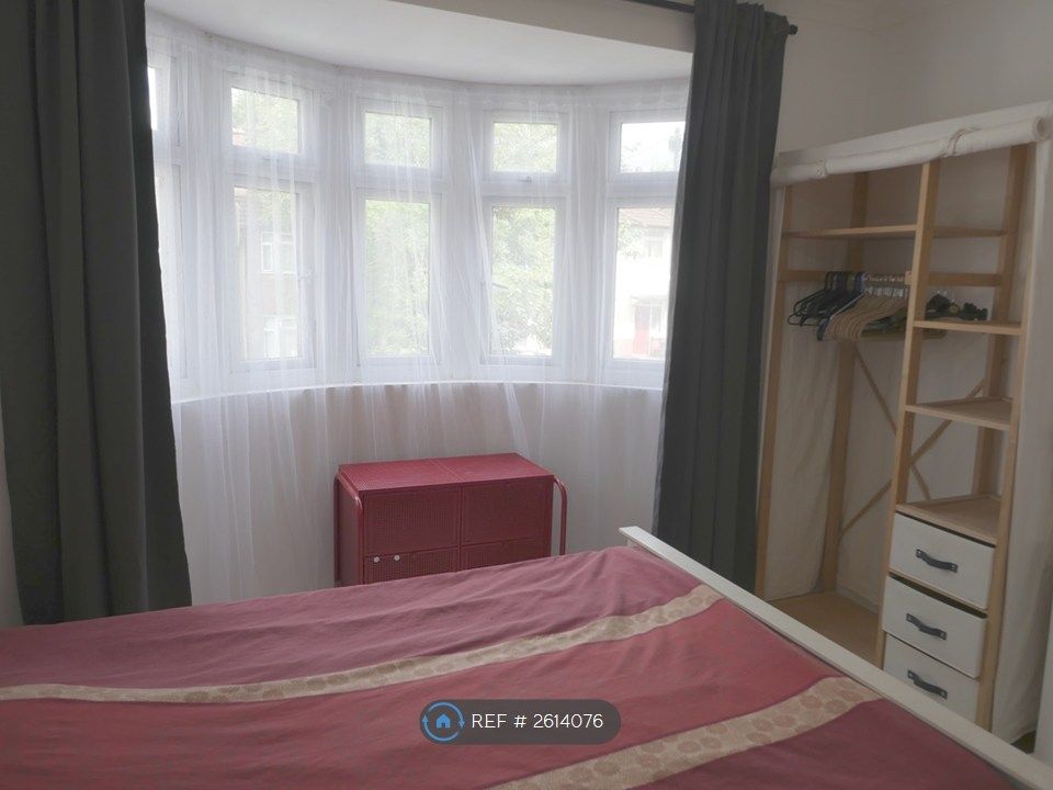 Property photo 2 of 18 Bedroom 1, Picture 2