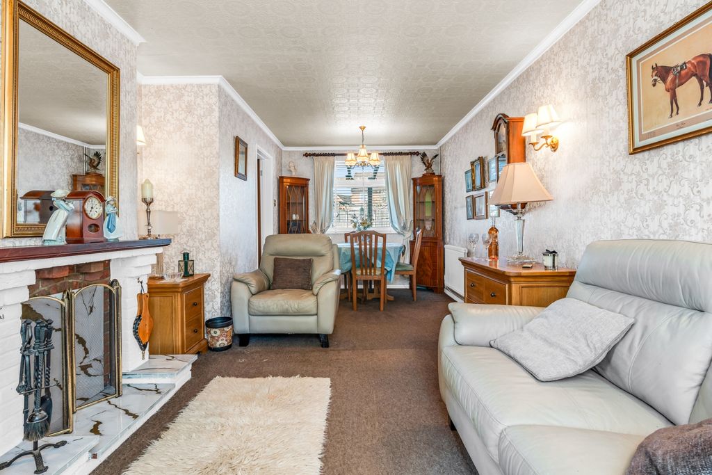 Property photo 3 of 18 Living Room