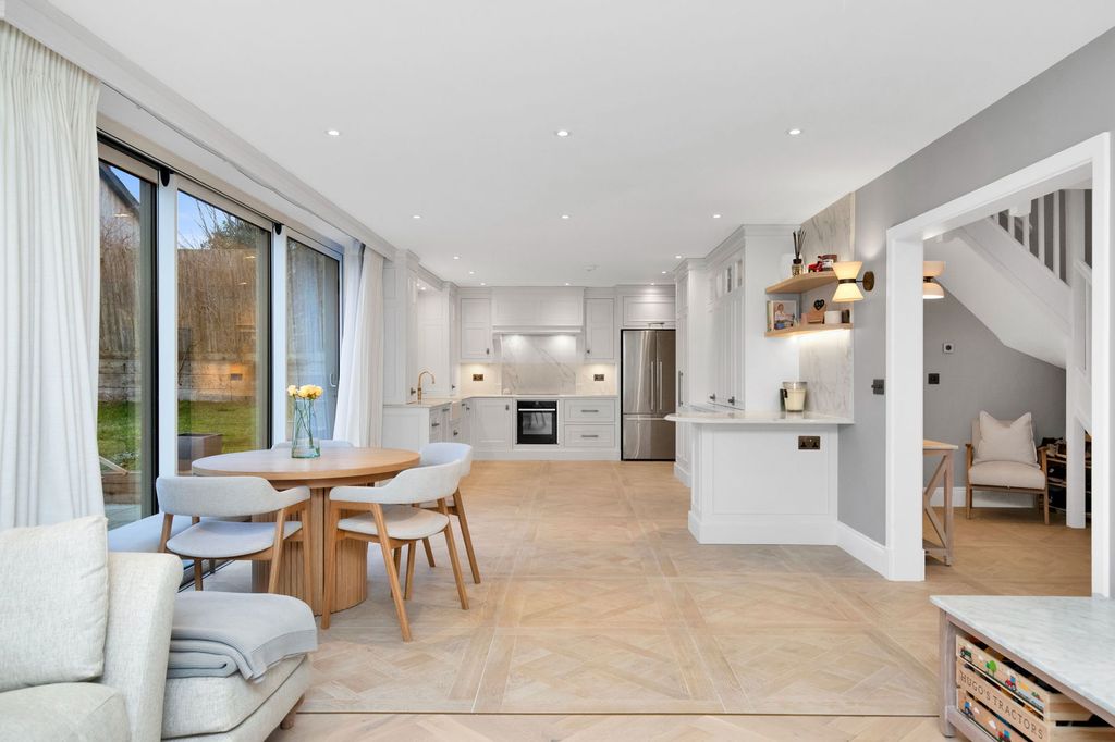 Property photo 3 of 21