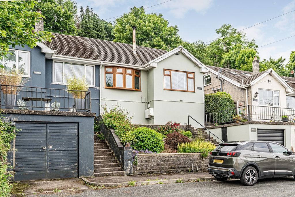Property photo 2 of 30