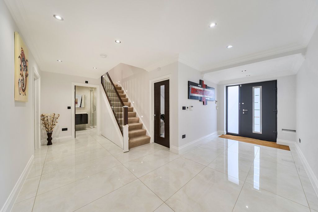 Property photo 3 of 31 1358402-5-68E0137...