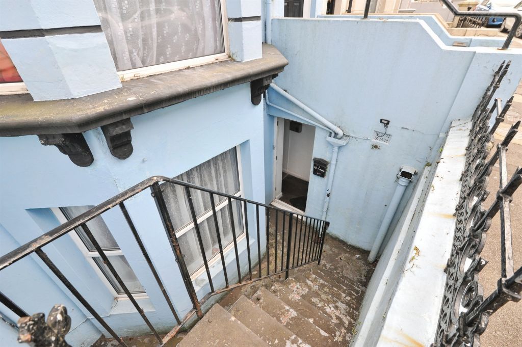 Property photo 3 of 28