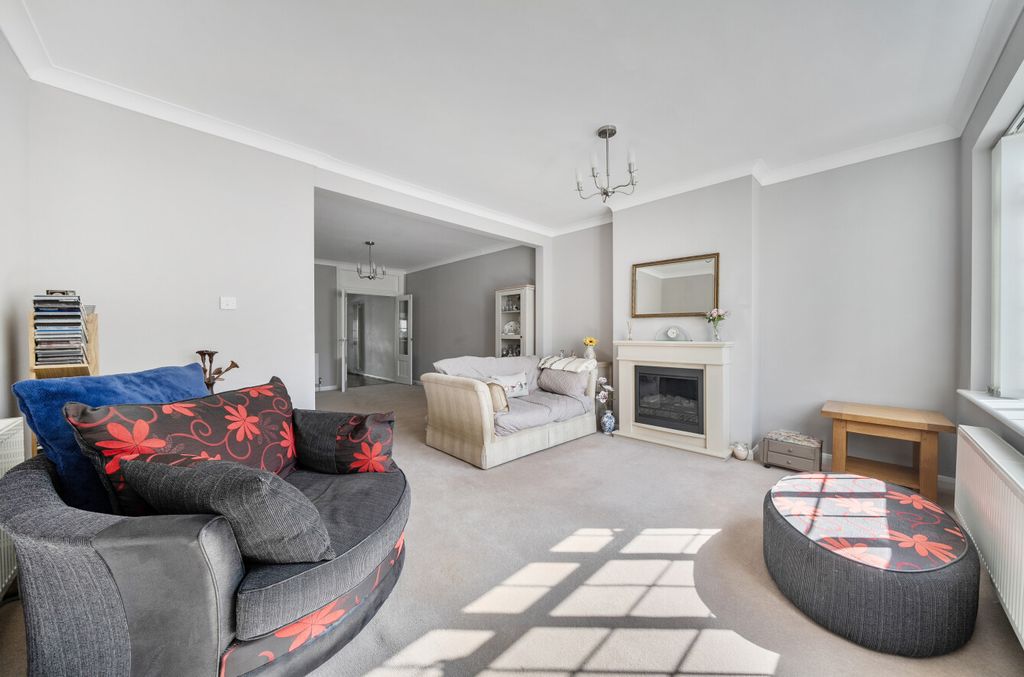 Property photo 2 of 21 Living / Dining Room