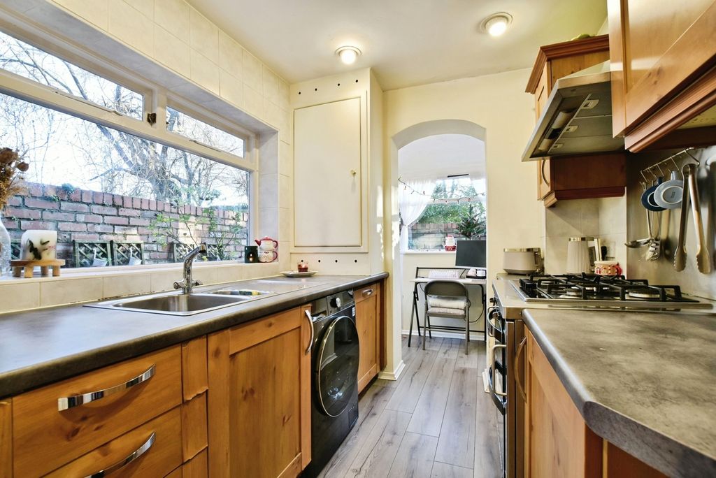 Property photo 3 of 21 Pbox-Img.Jpg