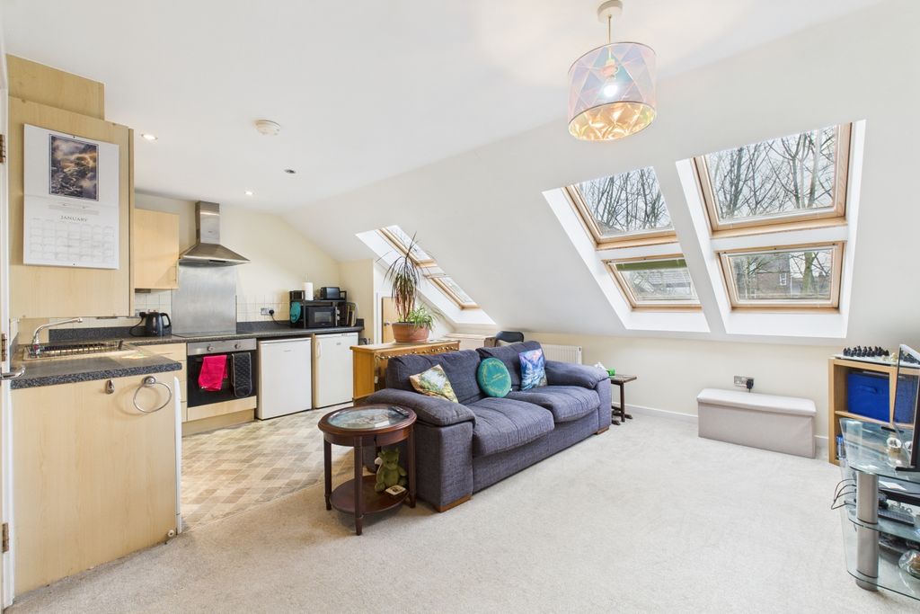 Property photo 3 of 6 Cam03162G0-Pr0385-Still005