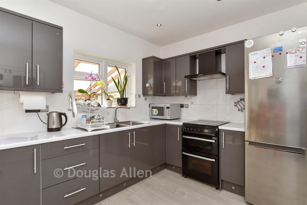 Property photo 2 of 11 Kitchen/Diner