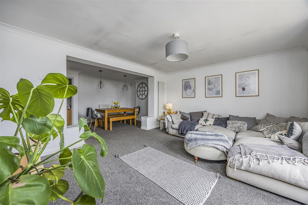 Property photo 2 of 16 19 Fraser Road, Bedhampton-Porticomarketing-Soldby