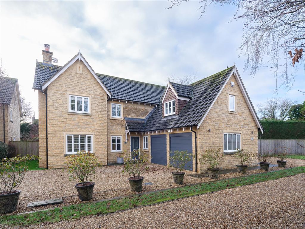 Property photo 2 of 33 36 Lime Trees-36.Jpg