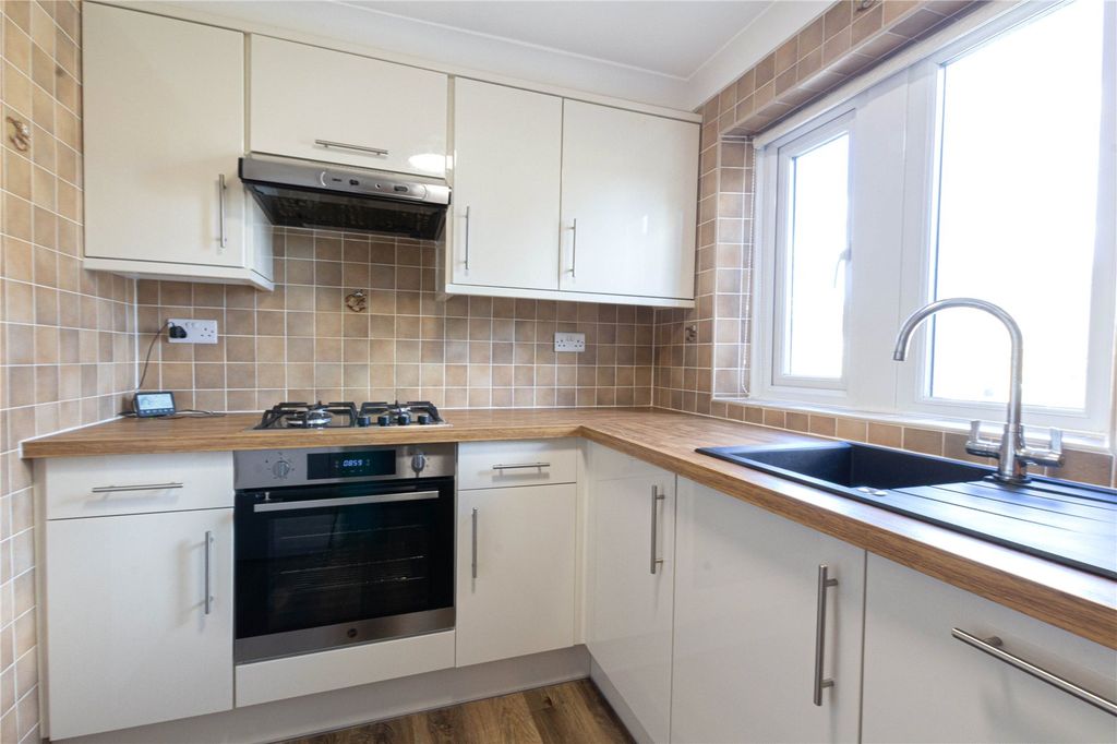 Property photo 2 of 17 Kitchen