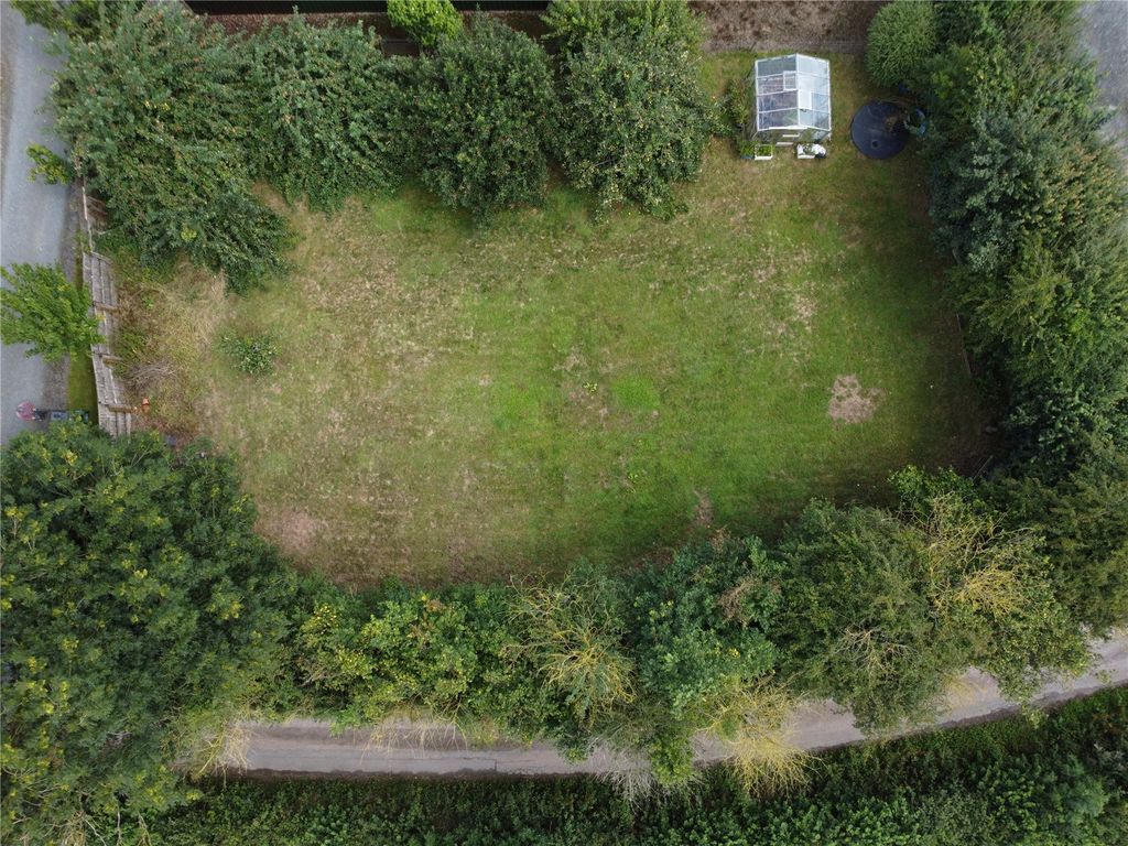 Property photo 3 of 17 Garden