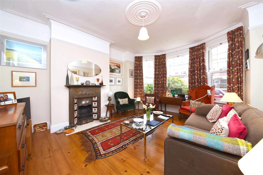 Property photo 3 of 13 35_Sedgmere_Avenue_Pic_14.Jpg