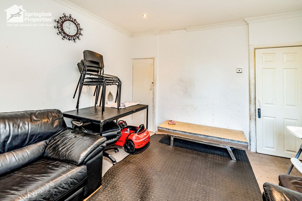 Property photo 3 of 11 Image 2