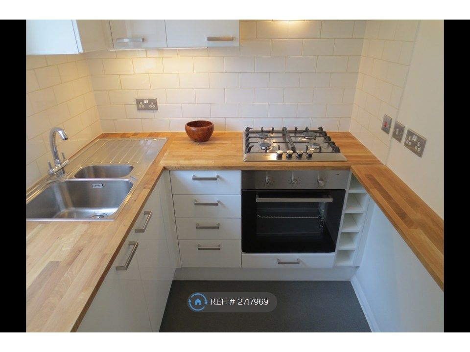 Property photo 2 of 18 Kitchen