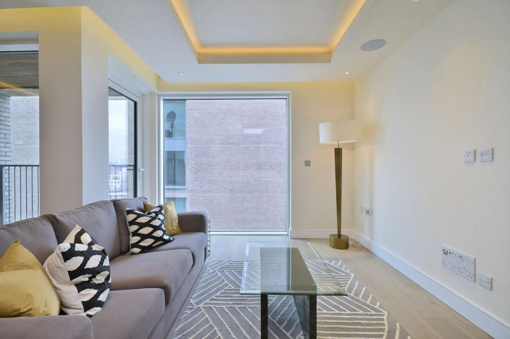 Property photo 2 of 17 Image