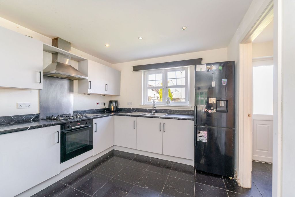 Property photo 3 of 30 Kitchen