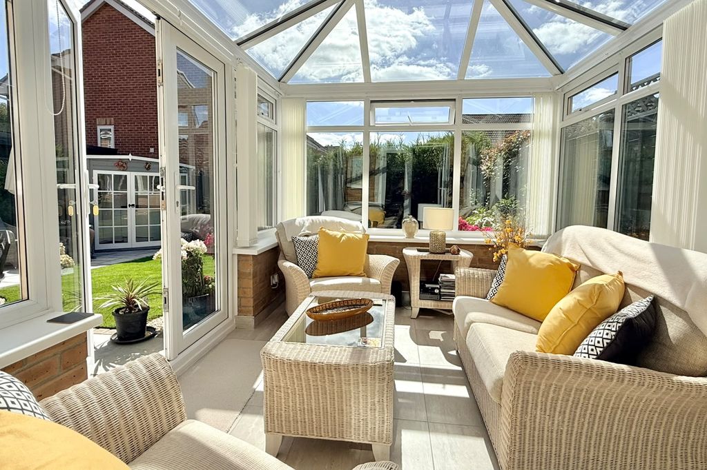 Property photo 3 of 35 Hillmeadow Road (30)