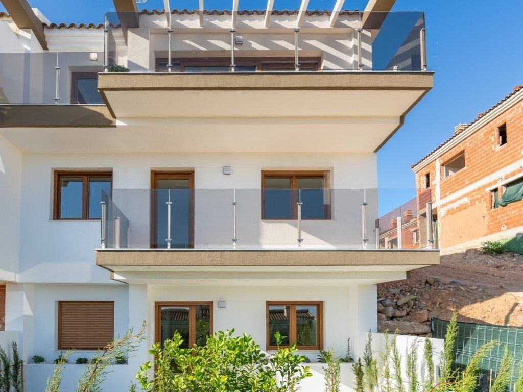 Property photo 1 of 60 Modern Townhouse With Sea Views For Sale In La Nucía