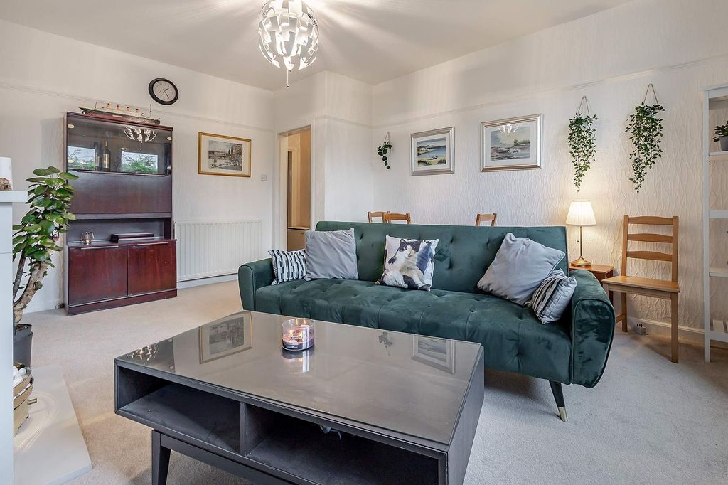 Property photo 3 of 17 Living Room/Diner