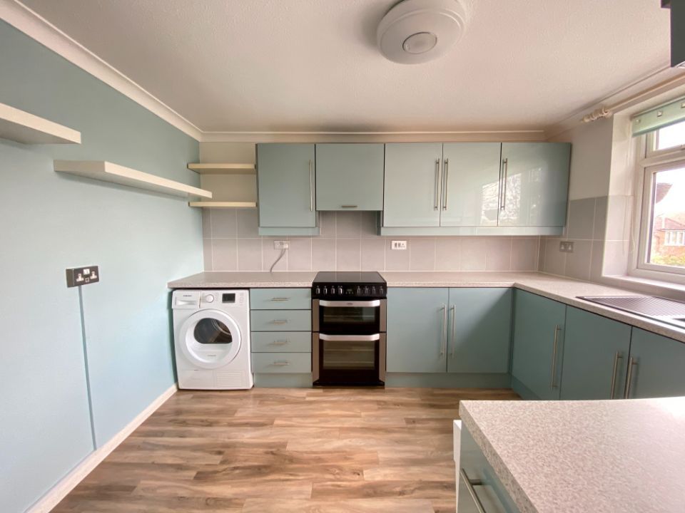 Property photo 3 of 11 Image00004