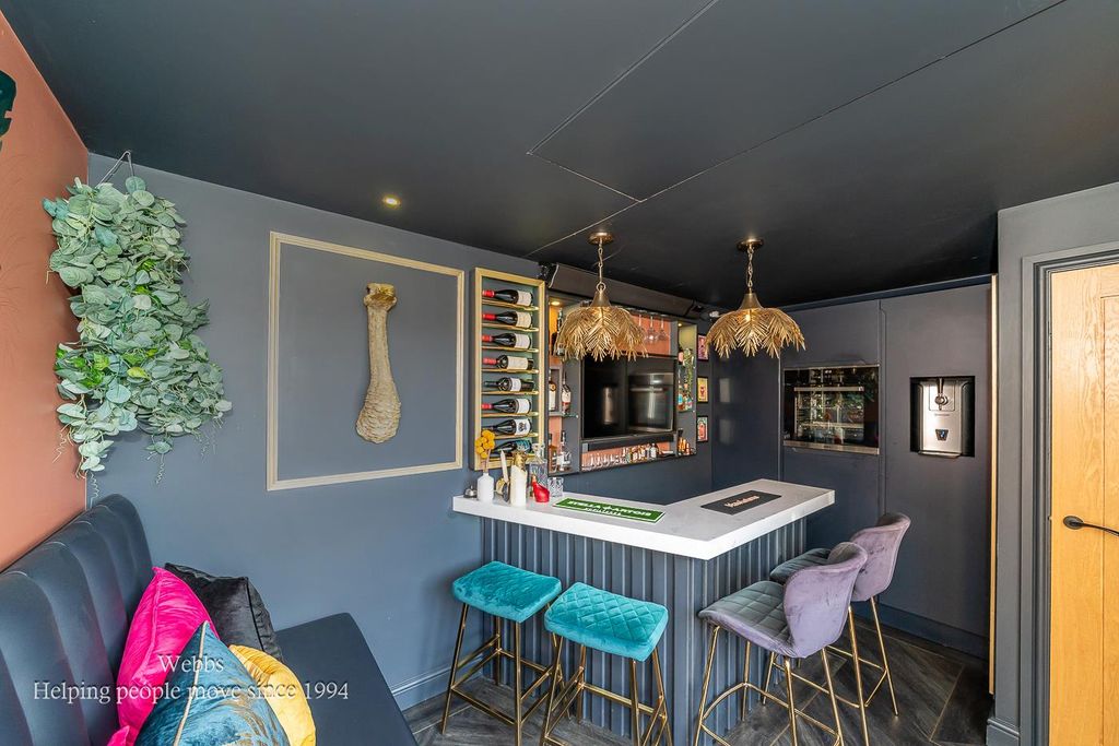 Property photo 3 of 44 Bar