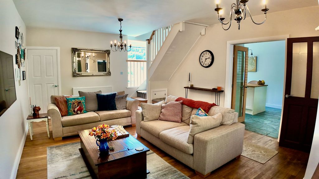 Property photo 2 of 28