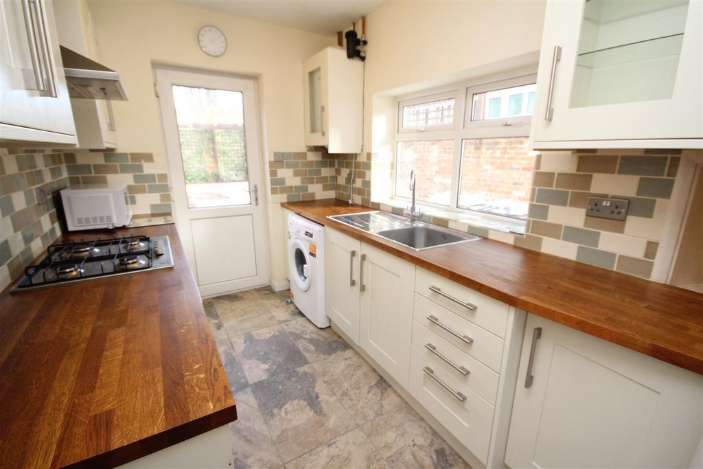 Property photo 2 of 10 Kitchen.Jpg
