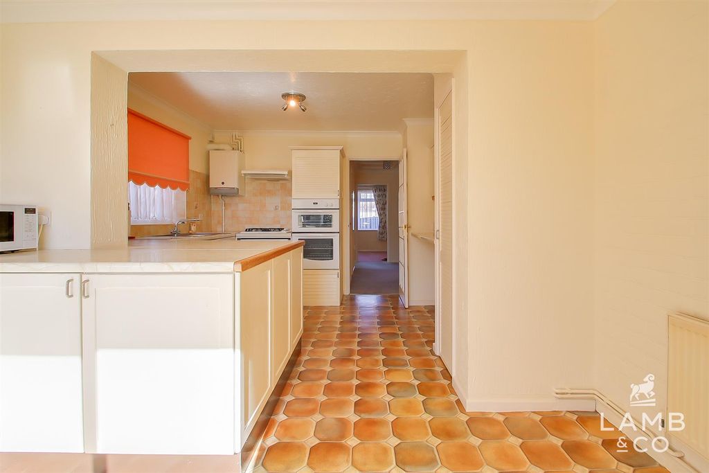 Property photo 3 of 12