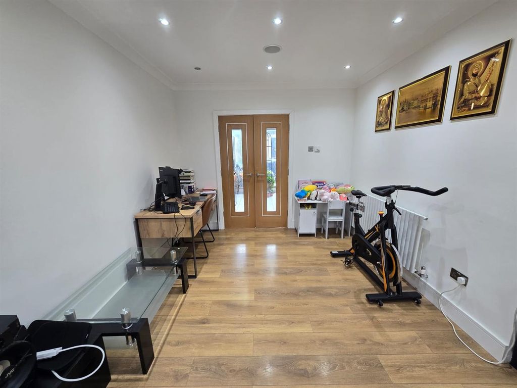 Property photo 3 of 9 2B32Ba2E-d9Ed-4A7E-8232-Bd301Db60F6A.Jpg