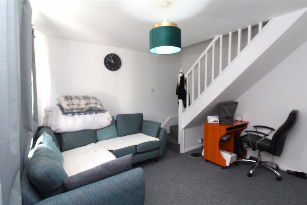 Property photo 2 of 6 Lounge