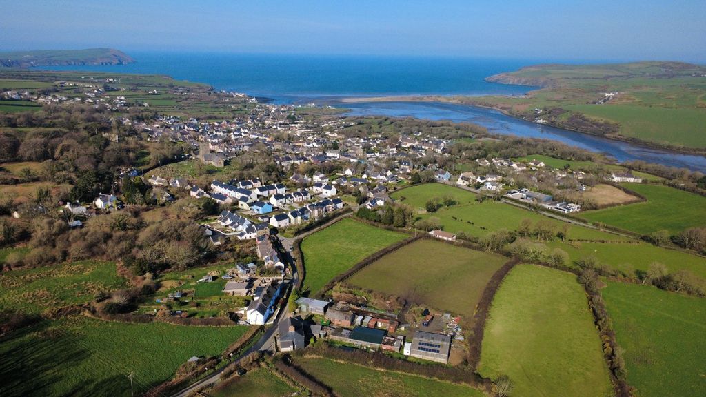 Property photo 3 of 27