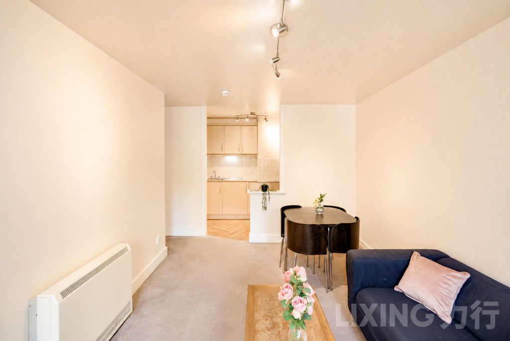 Property photo 2 of 8