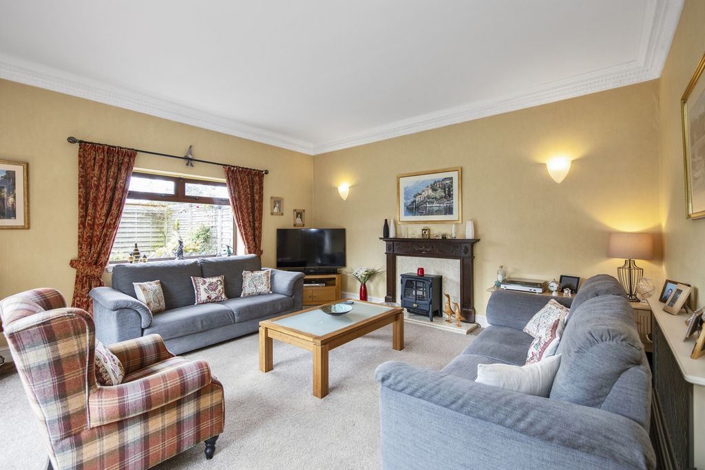 Property photo 3 of 36