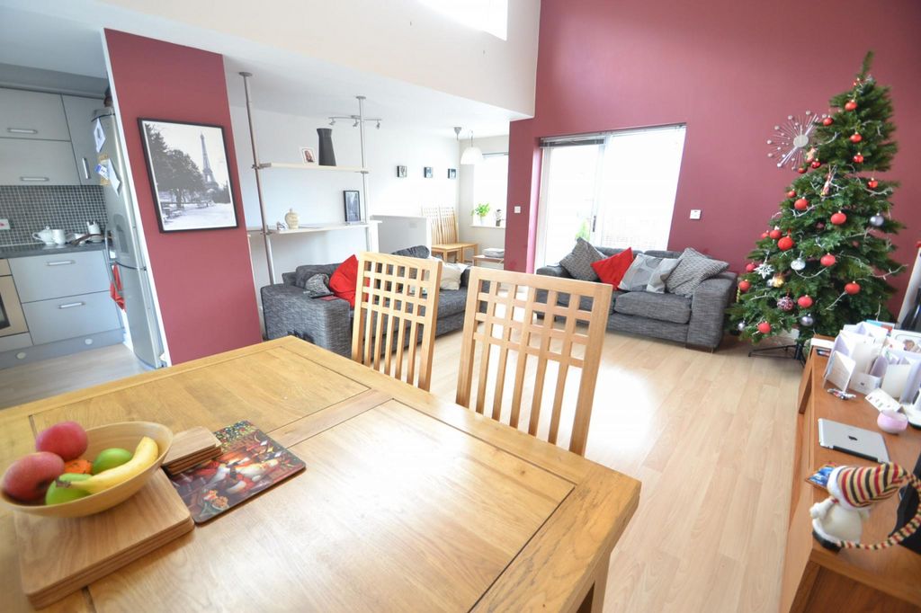 Property photo 2 of 11 Gallery