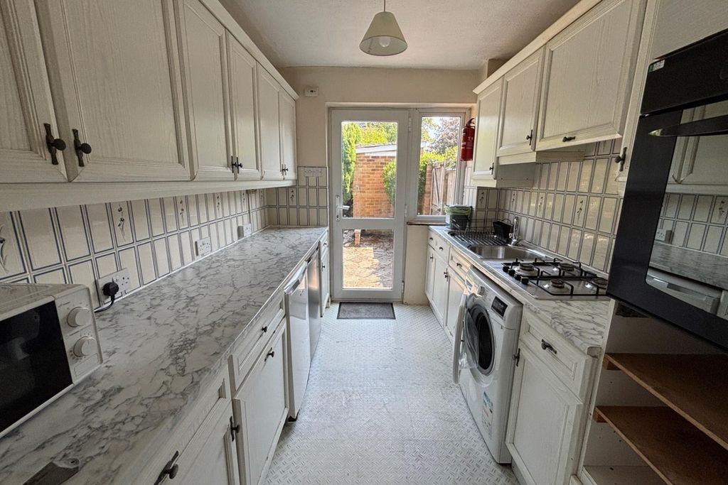 Property photo 3 of 10 Kitchen